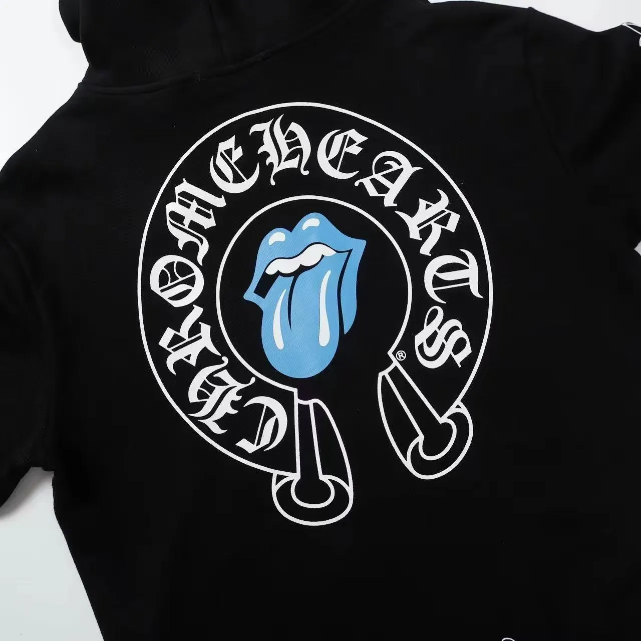 Q34—P230 -Chrome Hearts/Chrome Hearts printed zipper sweatshirt cardigan jacket -420 grams of high-density, high-quality wool, soft, delicate and skin-friendly, soft and silky to the touch, warm and skin-friendly -The hardware zipper accessories are all customized and full of details -Colour: black -Size: S M L XL